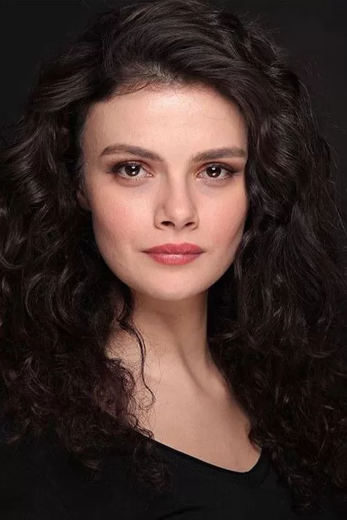 Sinem Ünsal Oyuncu Profil Görseli